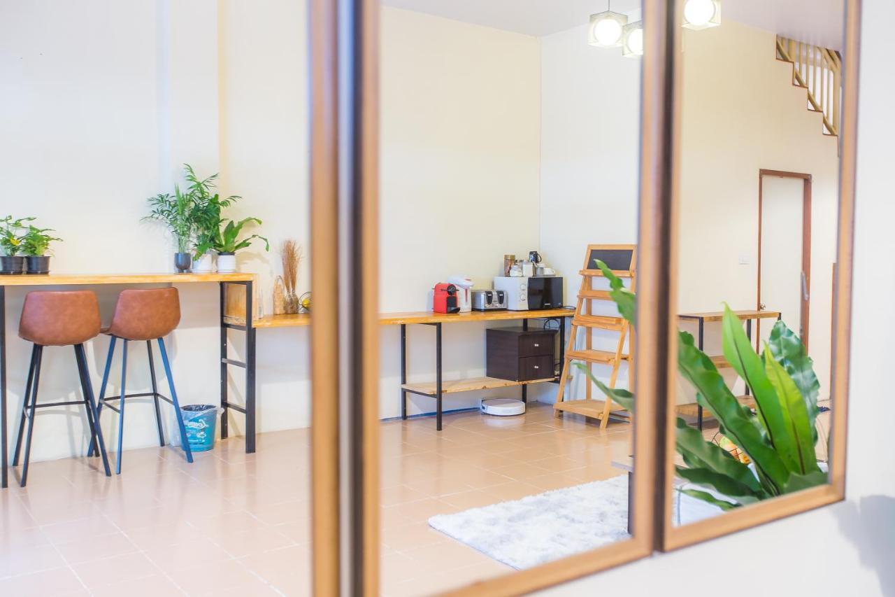 The Little Siri Hotel Чиангмай Екстериор снимка