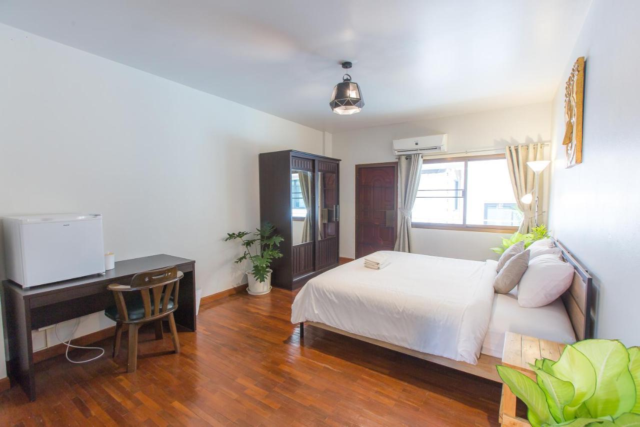 The Little Siri Hotel Чиангмай Екстериор снимка