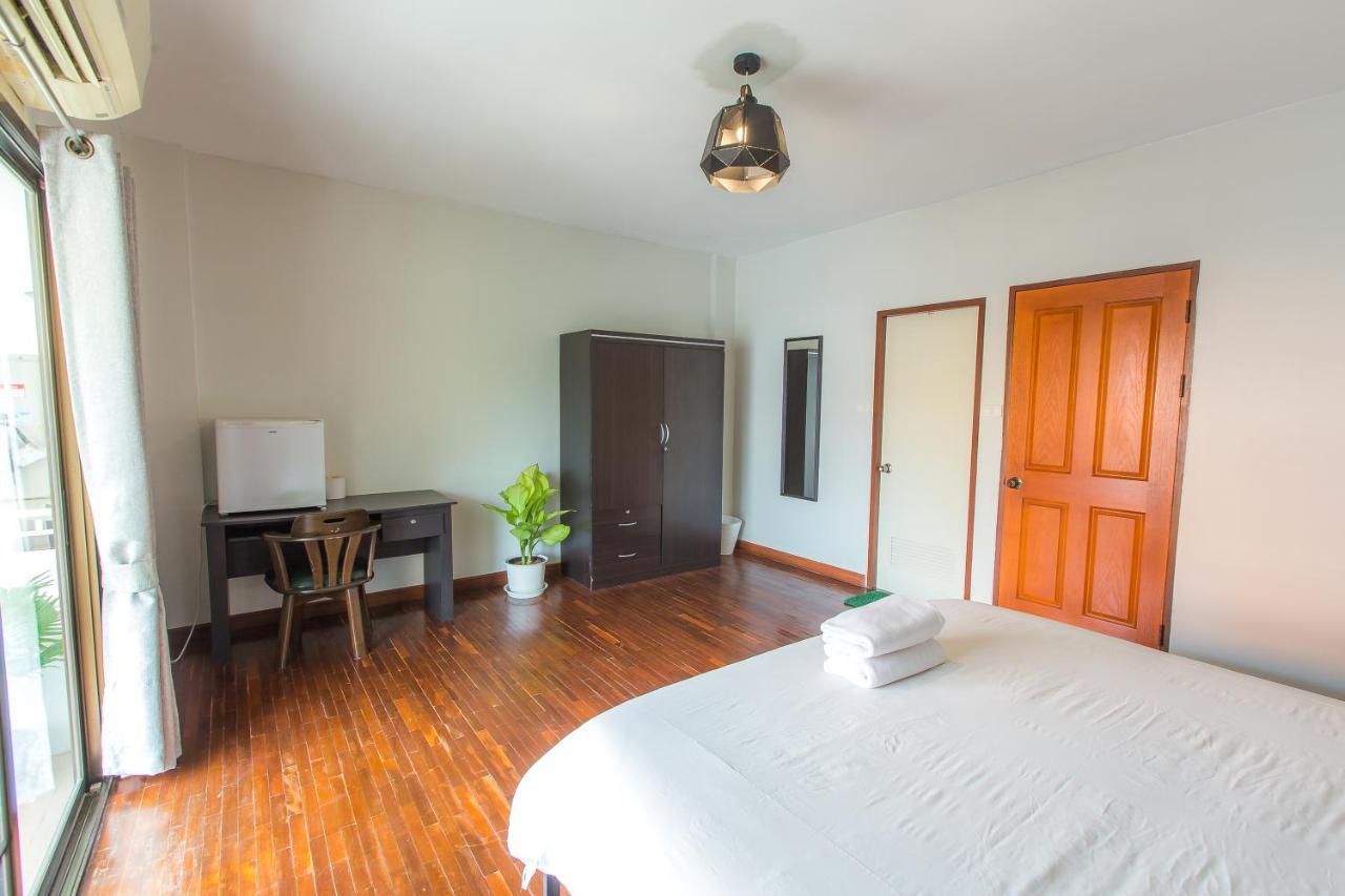 The Little Siri Hotel Чиангмай Екстериор снимка