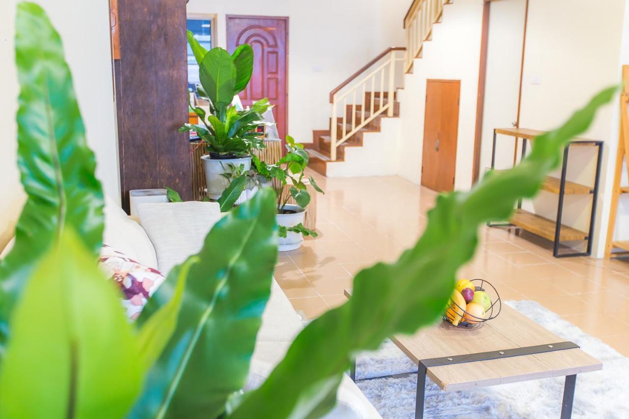 The Little Siri Hotel Чиангмай Екстериор снимка
