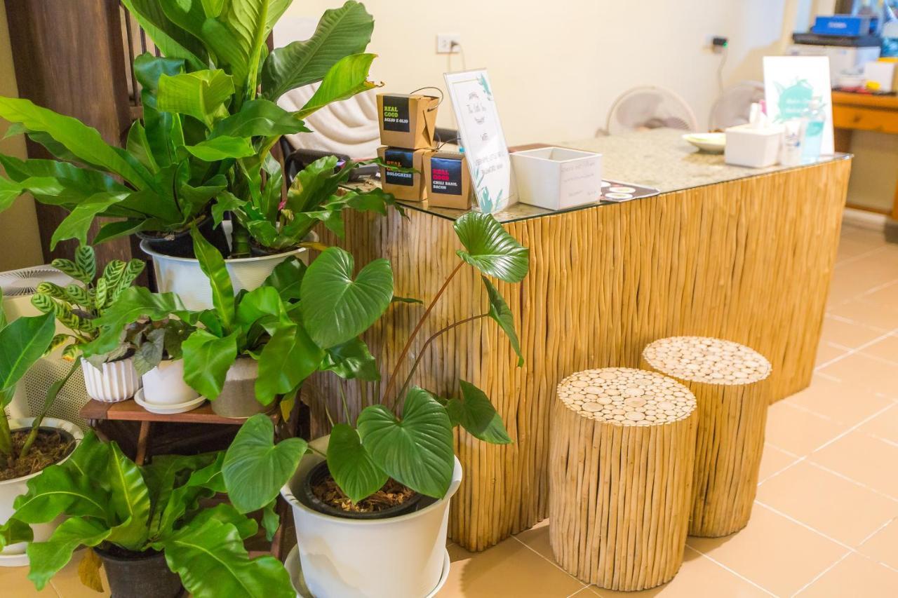 The Little Siri Hotel Чиангмай Екстериор снимка